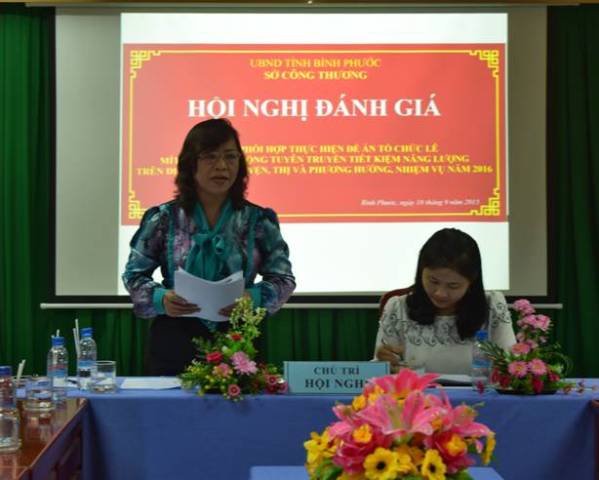 Bà Trần Thị Hồng - Phó giám đốc Sở Công Thương phát biểu tại hội nghị